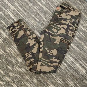 camo skinny jeans with zipper details